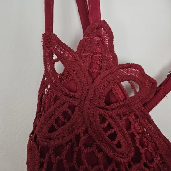 Red mini dress with lace cut out detail adjustable spaghetti straps size medium - Picture 4 of 8